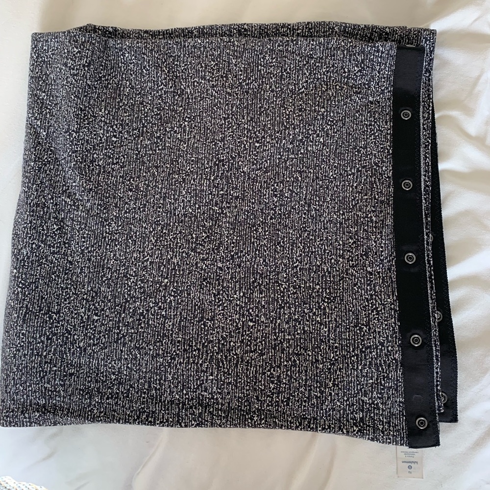 Lululemon Vinyasa 10-way scarf